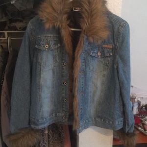 Jean jacket with fur